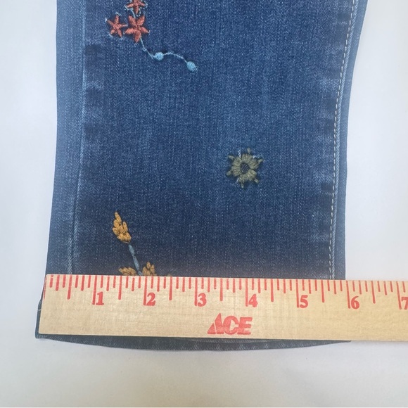 Charlie B Embroidered Floral Denim Jeans – Size 6 - Picture 11 of 11
